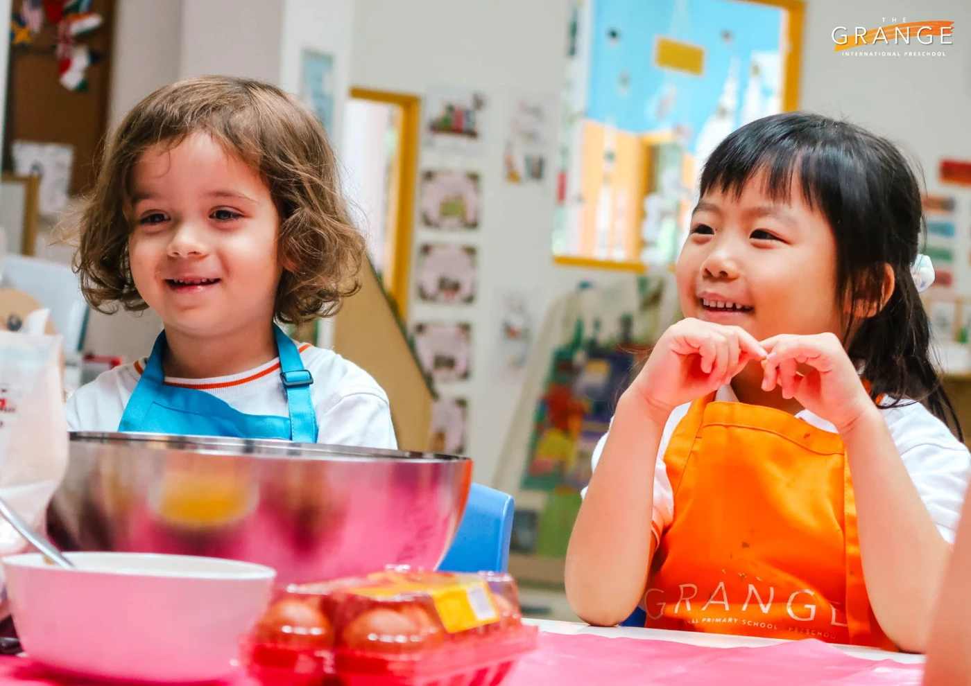 Play‑based, inquiry‑driven learning creates shared experiences that naturally break down social barriers
